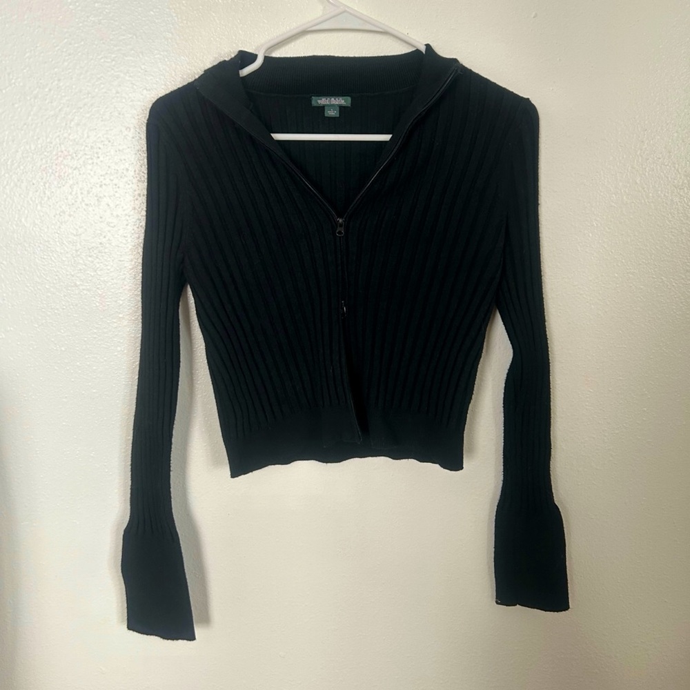 Cozy black collared Y2K cardigan sweater🖤